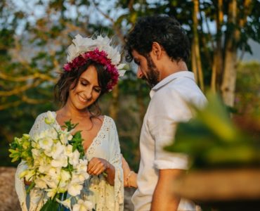 1588577829 6 Essential tips for wearing a wreath