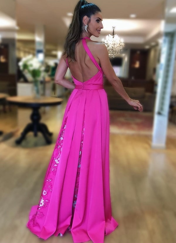 vestido de festa longo pink com decote nas costas