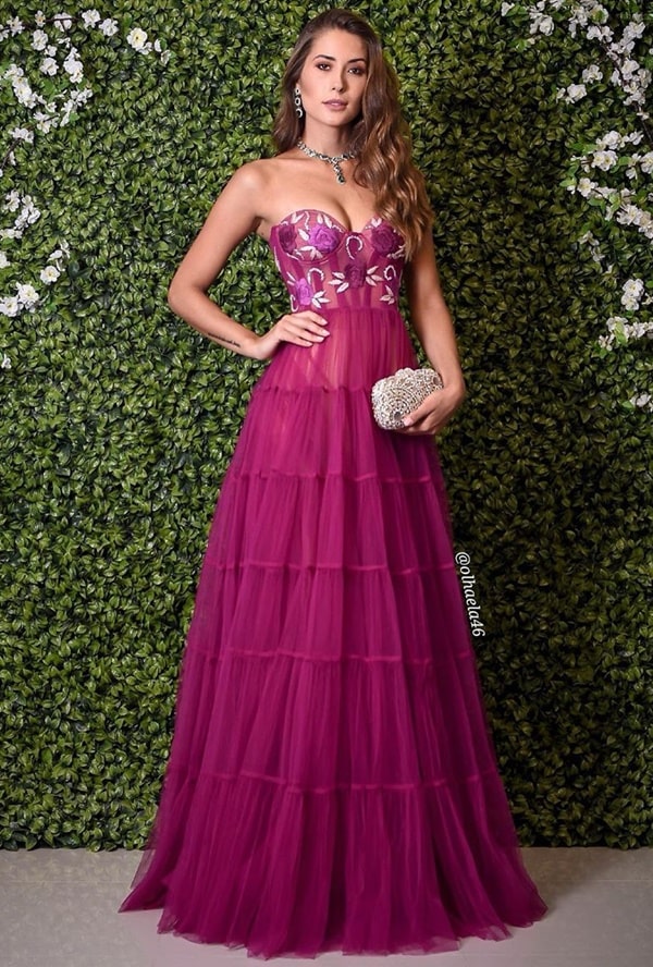 vestido de festa longo fucsia com corpete bordado