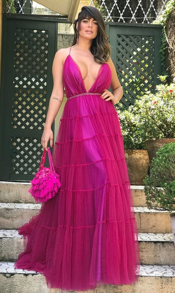 vestido longo fucsia fluido de alcinhas com decote profundo