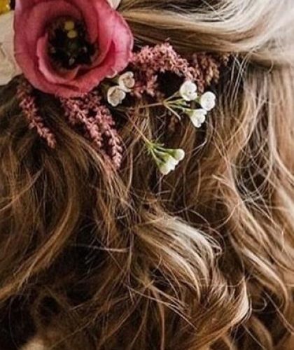 1604052759 Hairstyle with flowers 20 ideas with natural flowers for brides