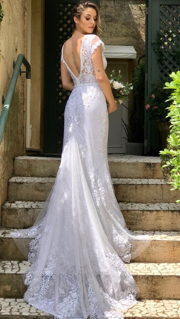 simple wedding dress with tail