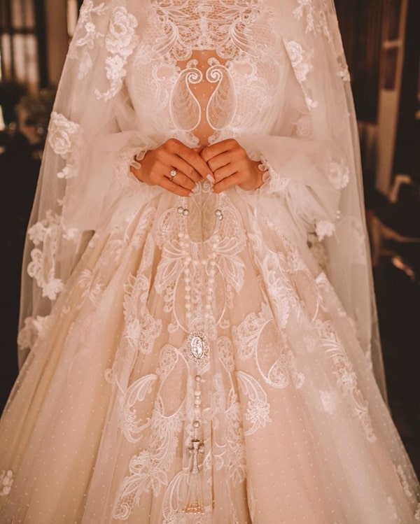 The wedding dress of Thassia Naves