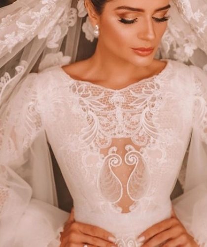 1604980333 Thassia Naves wedding dress