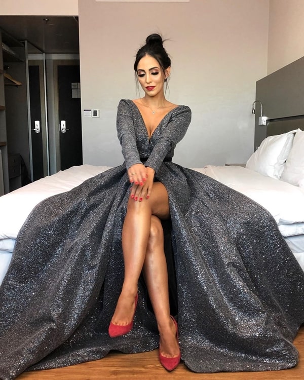 Jade Seba party dress with slit for the wedding of Thássia naves