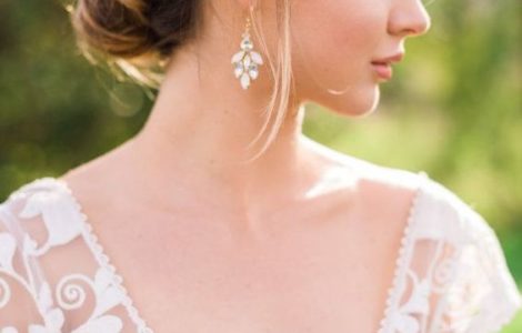 Earrings tips and inspirations for brides