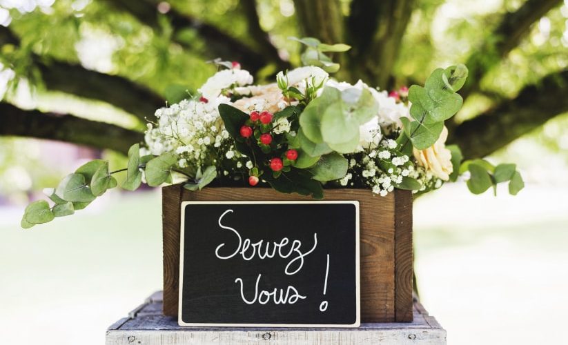 8 wedding decorations your guests can take away