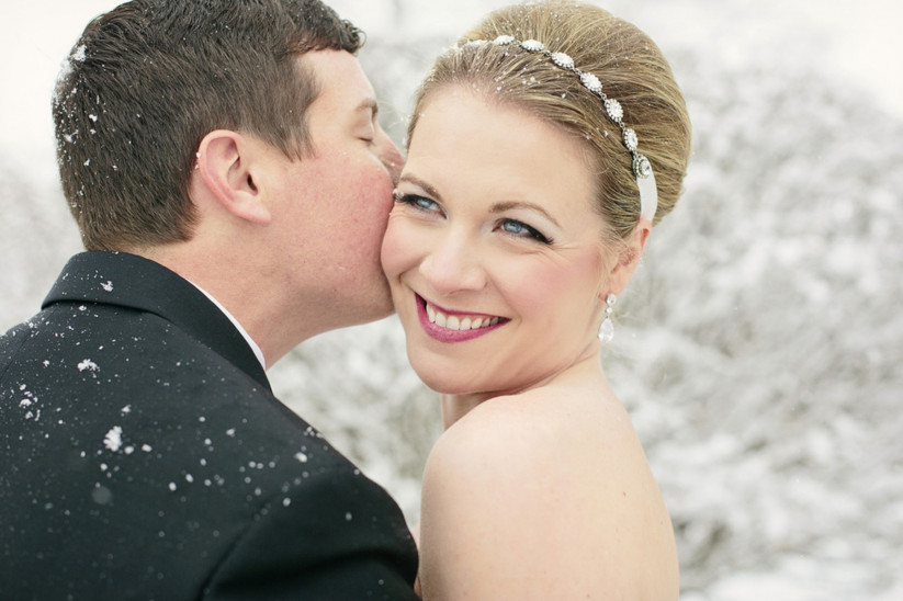 10 photos that prove that snow on your wedding