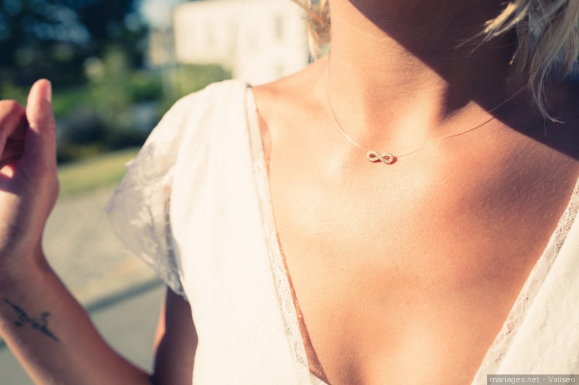 What jewelry to choose according to the neckline of