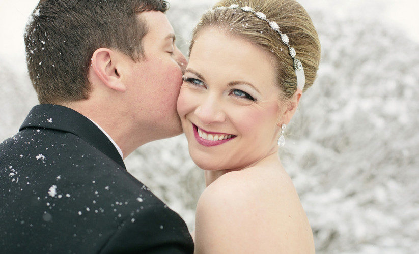 10 photos that prove that snow on your wedding