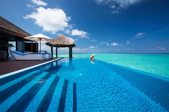 Top 10 Extraordinary Pools of the Hotel Infinity