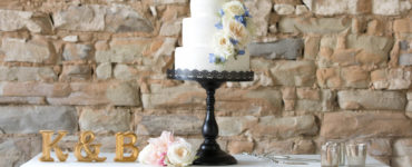 How to choose your wedding cake flavors