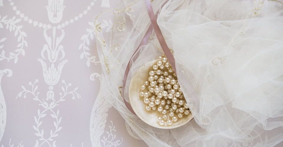 Are Pearls bad luck wedding?