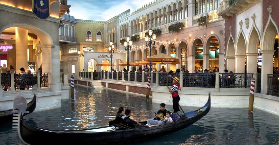 Are the gondola rides at the Venetian free?