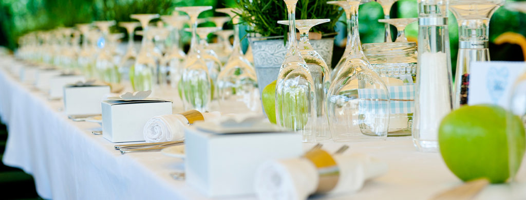 Are wedding favors a waste of money?