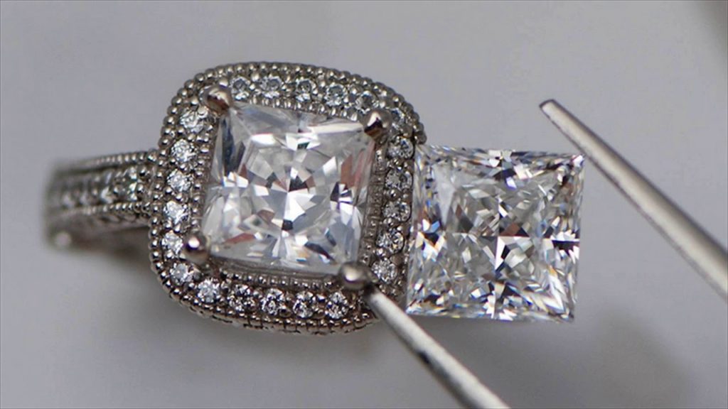 Can a jeweler tell if a diamond is lab created?