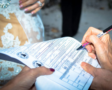 Can a notary perform a marriage in Nevada?