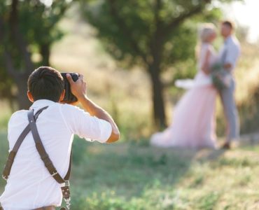 Can a photographer wear jeans to a wedding?