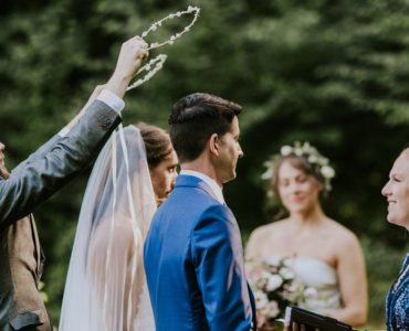 Can a woman officiate a wedding?