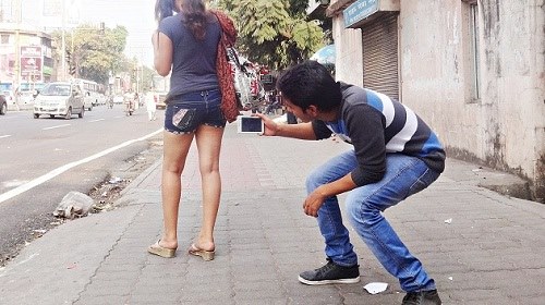 Can females wear shorts in India?