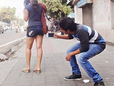 Can females wear shorts in India?