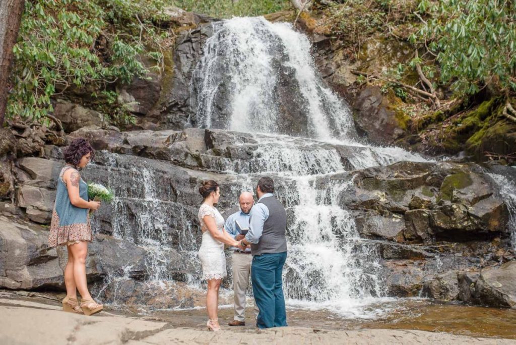 Can you elope in Gatlinburg TN?