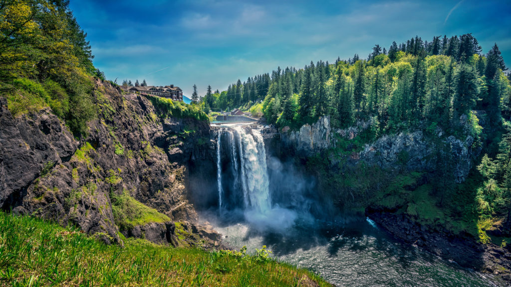 Can you see Snoqualmie Falls without hiking?