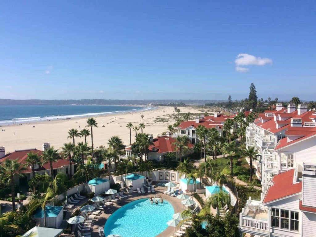 Can you walk around Hotel del Coronado?