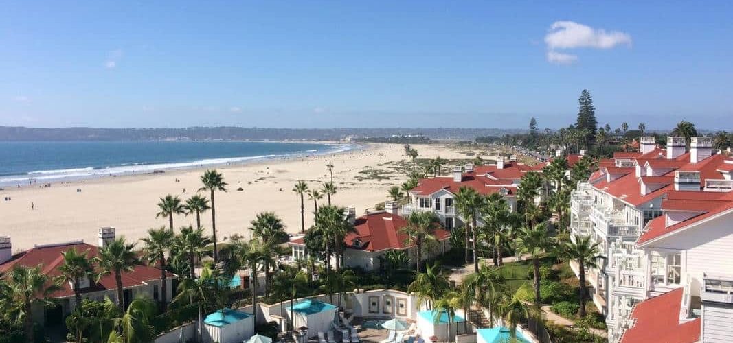 Can you walk around Hotel del Coronado?