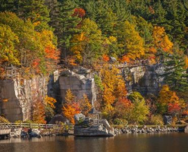 Can you walk around Mohonk Mountain House?
