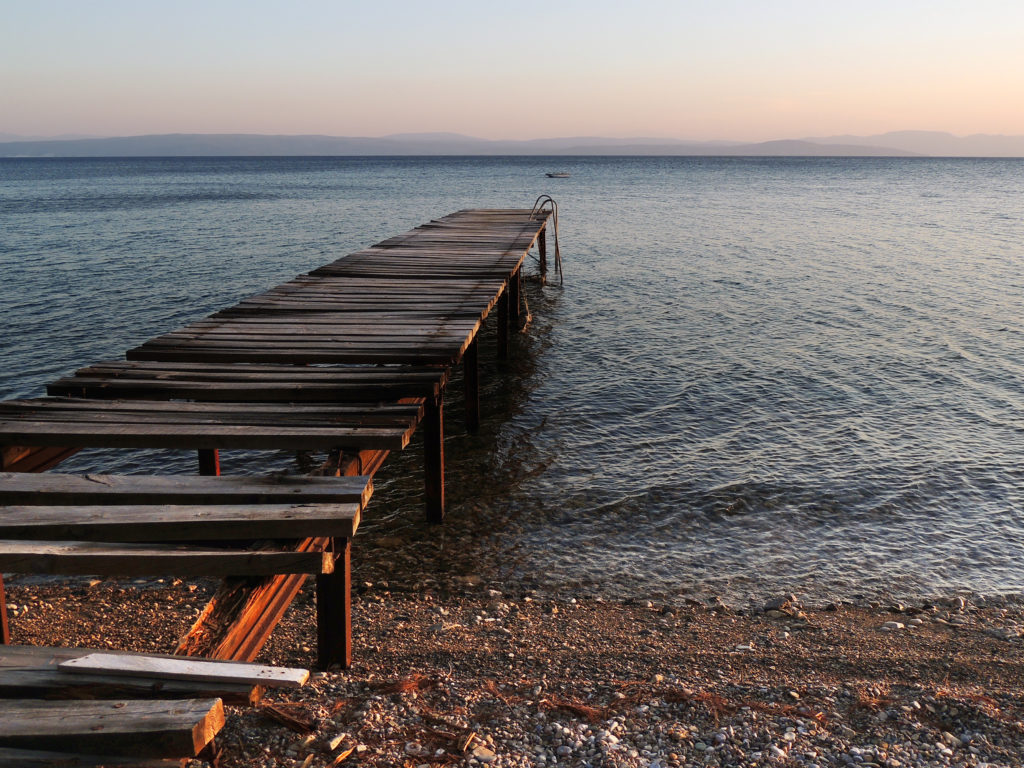 Can you walk on Ellwood Pier?