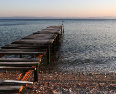 Can you walk on Ellwood Pier?