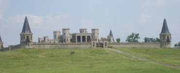 Did Lee Majors own the castle in Lexington KY?