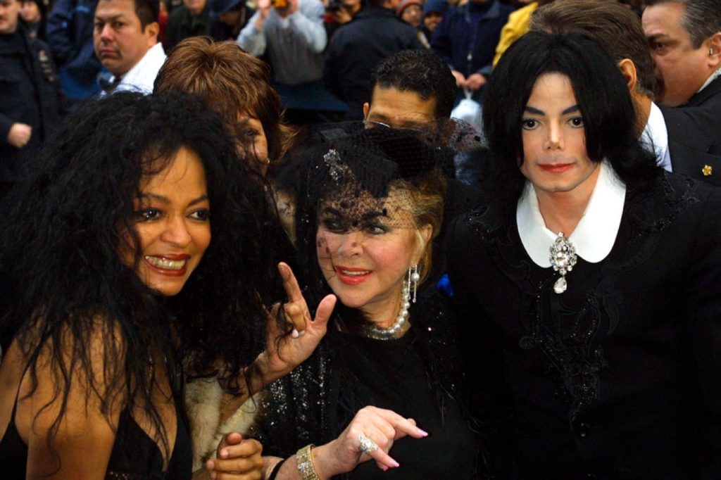 Did Liz Taylor attend Michael Jackson funeral?