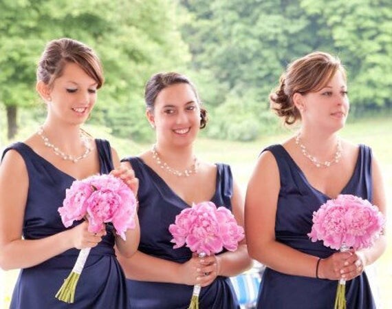 Do bridesmaids wear necklaces?