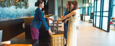 Do hotels look through your luggage?