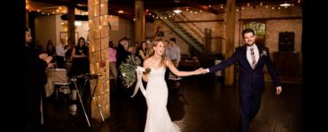 Do wedding photographers use flash?