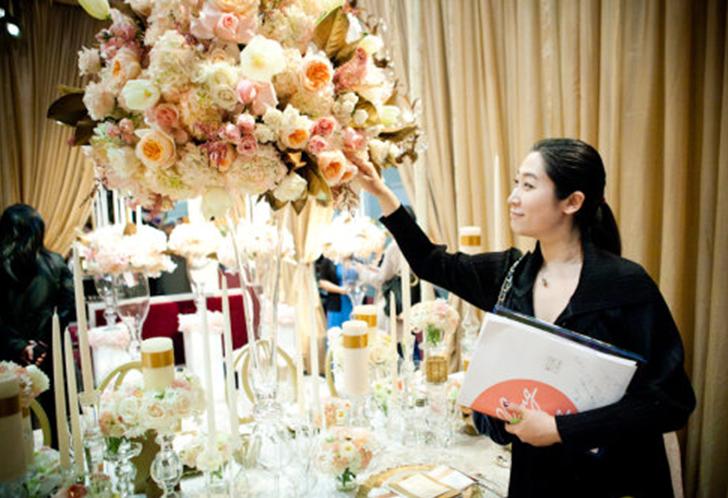 Do wedding planners pay for anything?