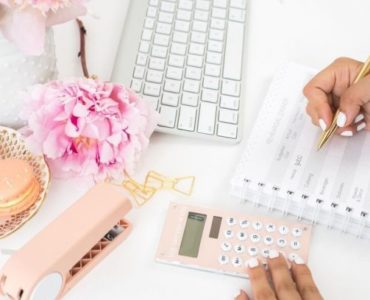 Do you pay a wedding planner upfront?