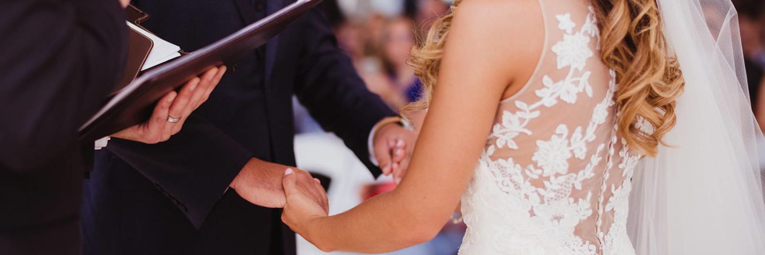 Do you tip a wedding officiant?
