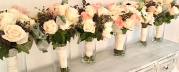 Do you tip the florist at a wedding?