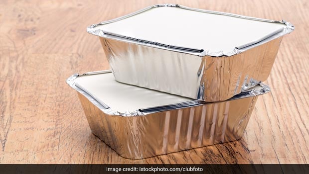 Does Aluminium foil keep food warm?