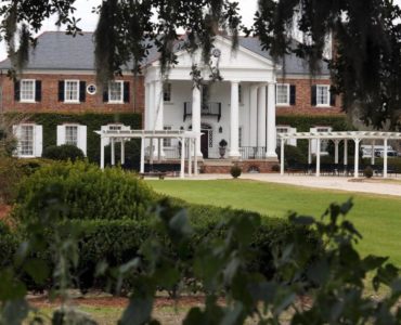 Does Boone Hall have food?