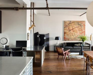 Does Eric steal Rita's pendant?