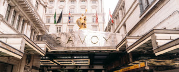 Does Gordon Ramsay cook at the Savoy Hotel?
