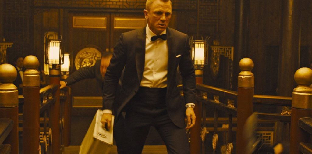 Does James Bond wear a cummerbund?