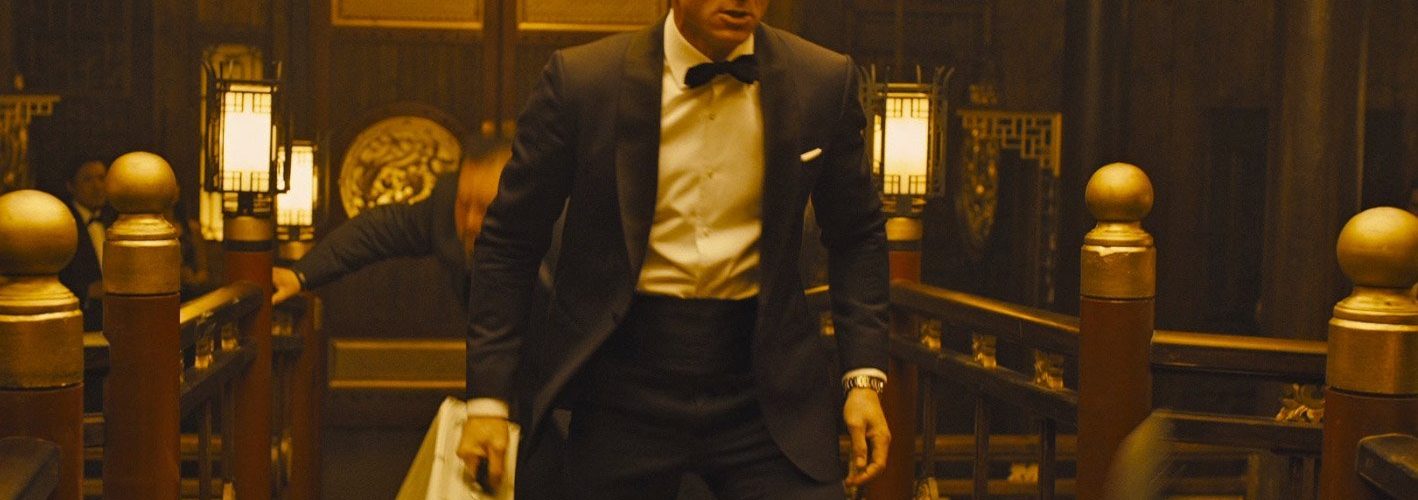 Does James Bond wear a cummerbund?