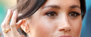 Does Kate Middleton wear false eyelashes?
