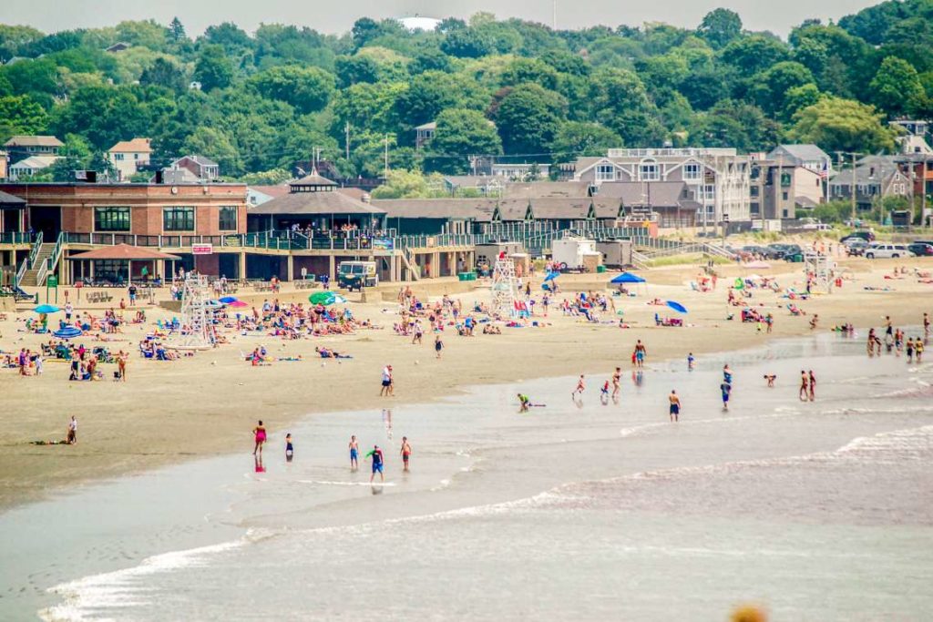 Does Newport RI have beaches?