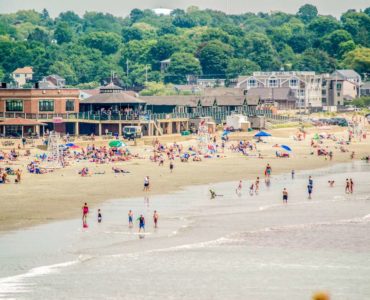 Does Newport RI have beaches?